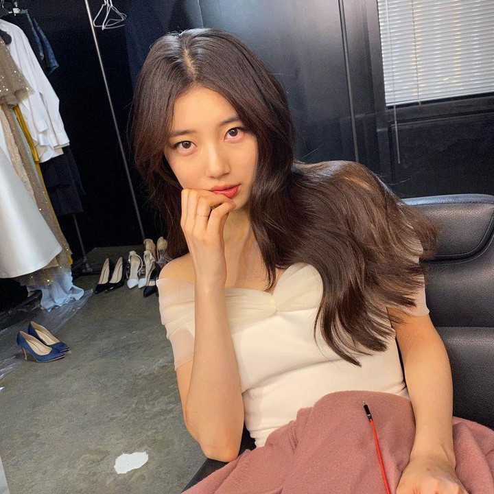 <p>Kini karier Suzy sudah berkembang pesat. Tak hanya debut solo pada awal tahun 2017 dengan album berjudul <em>Yes? No?</em>, kemampuan aktingnya juga berkembang pesat. (Foto: Instagram @skuukzky)    </p>