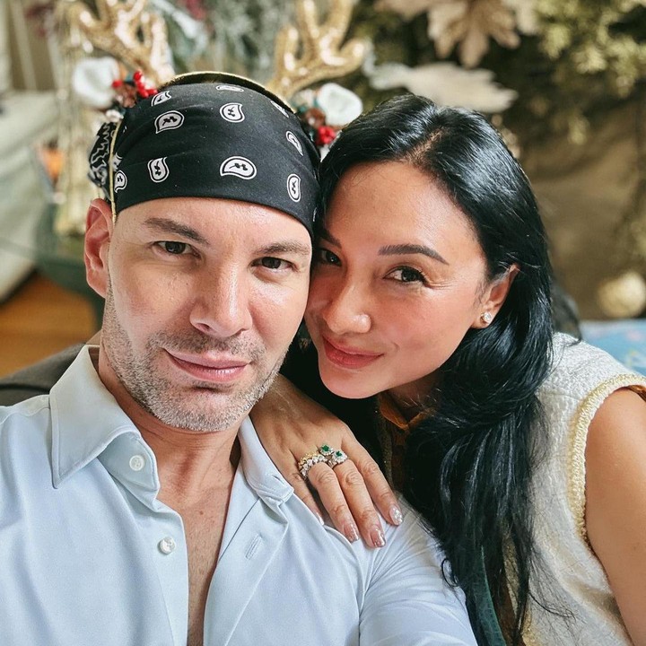<p>Kisah asmara Tata Cahyani tengah menjadi sorotan. Saat ini ia menjalin hubungan romantis dengan pria bule bernama Bobby Tonelli. (Foto: Instagram @btonelli @tatacahyani)</p>