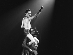 Hotpants Kulit Bekas Freddie Mercury Dilelang, Laku Rp 265 Juta