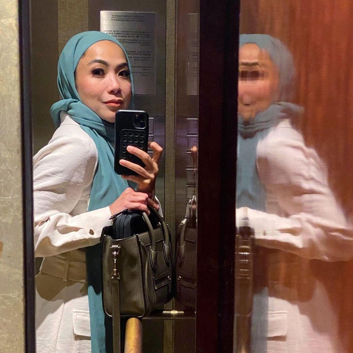 <p>Tak hanya itu saja, sebagian dari mereka pun mendoakan agar Feni istiqomah dengan penampilan barunya saat ini, lho. (Foto: Instagram@fenirose)</p>