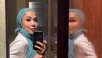 <p>Tak hanya itu saja, sebagian dari mereka pun mendoakan agar Feni istiqomah dengan penampilan barunya saat ini, lho. (Foto: Instagram@fenirose)</p>