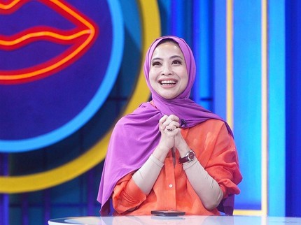 7 Potret Penampilan Baru Feni Rose dengan Hijab, Tak Lepas Sejak Pulang Umrah
