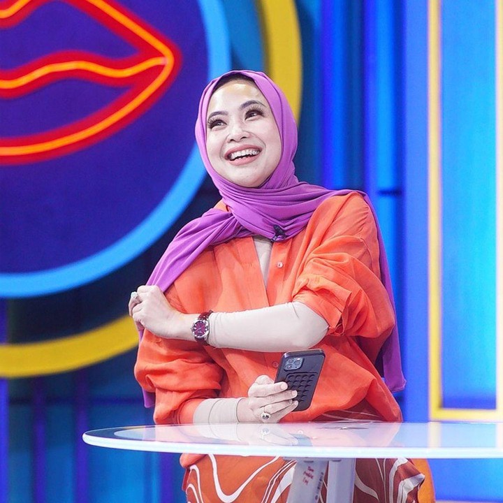 <p>Penampilan barunya ini pun mulai menjadi sorotan publik. Pasalnya, tak sedikit dari mereka yang mengatakan bahwa Feni terlihat lebih segar dan cantik saat mengenakan hijab. (Foto: Instagram@fenirose)</p>