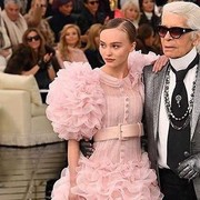 Melihat Karya Ikonis Karl Lagerfeld, dari Tas Chanel Unik hingga Gaun Selebriti di Red Carpet
