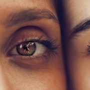 5 Cara Jitu Menghilangkan Kantung Mata, Biar Wajah Terlihat Lebih Fresh!