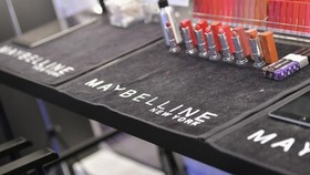 <i>Endorse</i> Transgender, Maybelline Terancam Diboikot