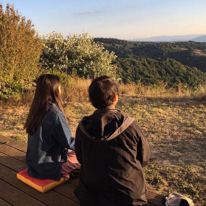 <p>Melalui media sosial, Jet Li terlihat sering menghabiskan waktu bersama putri-putrinya, nih. Manis ya, Bunda? (Foto: Instagram _jadali_ dan @jetli)<br /><br /></p>
