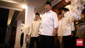 Cak Imin Suguhi Prabowo Air Zamzam: Insyaallah Sehat, Menang