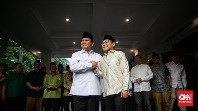 Cak Imin menyatakan usul duet Prabowo-Airlangga tak dibahas dalam pertemuan hari ini. Sementara Prabowo tak berkomentar.