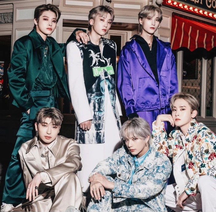 Pada Desember 2022, nama grup resmi dan logo XODIAC pertama kali diperkenalkan. Kemudian, mereka merilis single pre-debut bertajuk “Calling” dengan 6 anggota, pada Senin, (13/03) lalu/Foto: instagram.com/xodiacofficial