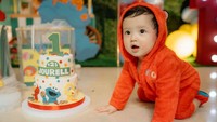 <p>Belum lama ini, anak kedua Cut Meyriska, Jourell, baru saja merayakan ulang tahunnya. Bocah kelahiran 22 April 2022 itu kini genap berusia 1 tahun. (Foto: Instagram: @cutratumeyriska)</p>