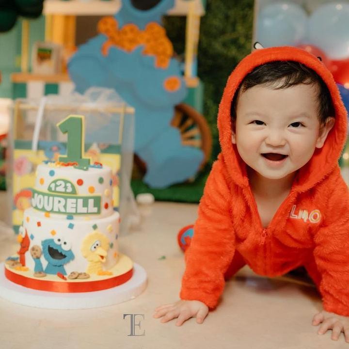 <p>Banyak netizen yang turut mendoakan bertambahnya umur Jourell ini, Bunda. Tak sedikit dari mereka yang berharap Jourell tumbuh menjadi anak yang saleh dan membahagiakan kedua orang tuanya. (Foto: Instagram: @cutratumeyriska)</p>