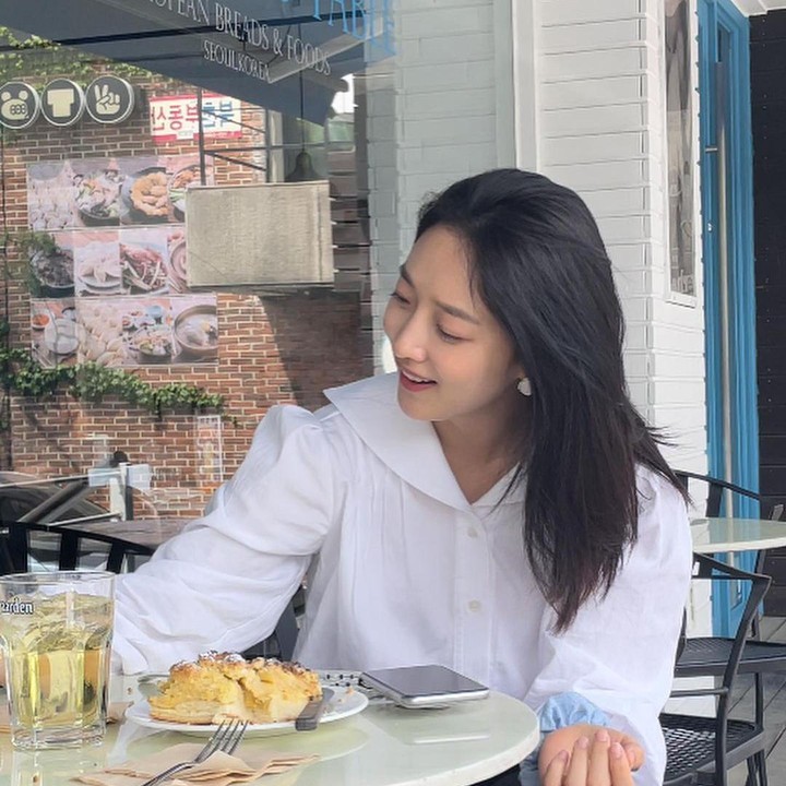 <p>Seperti diketahui, profesi pramugari membutuhkan kriteria yang sangat ketat mulai dari penampilan fisik hingga kemampuan akademik. Namun, Pyo Ye Jin yang masih remaja berhasil lolos seleksi di maskapa terbesar di Korea Selatan tersebut. (Foto: Instagram @yjiinp)<br /><br /><br /></p>