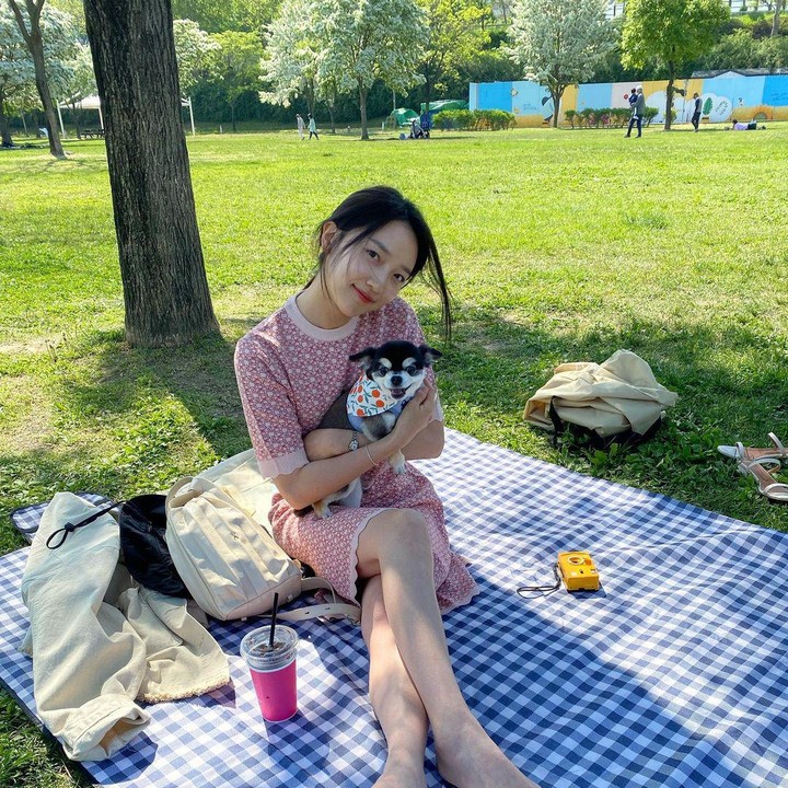 <p>Pyo Ye Jin lahir di Changwon, Korea Selatan, pada 3 Februari 1992. Siapa sangka, ternyata wanita berusia 31 tahun ini mengawali kariernya sebagai seorang pramugari, lho. (Foto: Instagram @yjiinp)<br /><br /><br /></p>