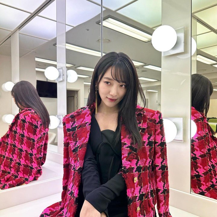 <p>Popularitas drama Korea berjudul <em>Taxi Driver</em> turut mengangkat nama para pemeran di dalamnya nih, Bunda. Salah satu yang menarik perhatian yakni Pyo Ye Jin. (Foto: Instagram @yjiinp)<br /><br /><br /></p>