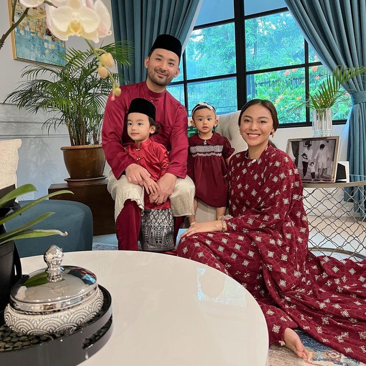 <p>Whulandary beserta suami dan kedua anaknya tinggal di sebuah rumah bergaya modern minimalis. Saat ini, keluarga mereka menetap di Malaysia. (Foto: Instagram @whulandary)</p>