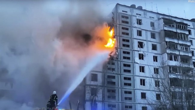 Rusia kembali menghujani sejumlah wilayah di Ukraina tengah dengan 20 rudal dan drone pada Jumat (28/4) subuh waktu setempat.