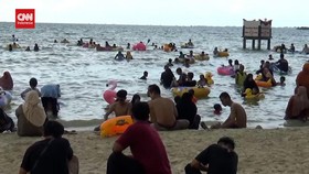 VIDEO: Menikmati Ombak Nan Tenang Di Pantai Bandengan Jepara