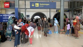 VIDEO: Puncak Arus Balik Di Stasiun Senen, Diprediksi Hingga 1 Mei