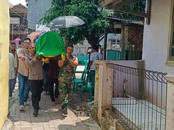 Sinergitas TNI-Polri di Jakbar Bopong Keranda Jenazah Warga Binaannya