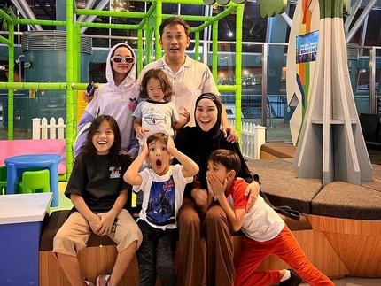 Zaskia Mecca Mendadak ke Singapura Bawa 5 Anak, Bukan Liburan Tapi...