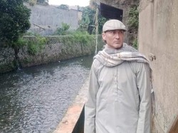 Profil Bule yang Ludahi Imam Masjid: Ngaku Muslim-Pengembang Game