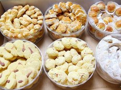 Kebiasaan Emak-emak Simpan Kue Lebaran, Sampai Basi dan Jamuran!