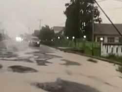 Warga Sidrap Sindir Pemerintah soal Jalan Rusak: Cocok Jadi Tempat Wisata