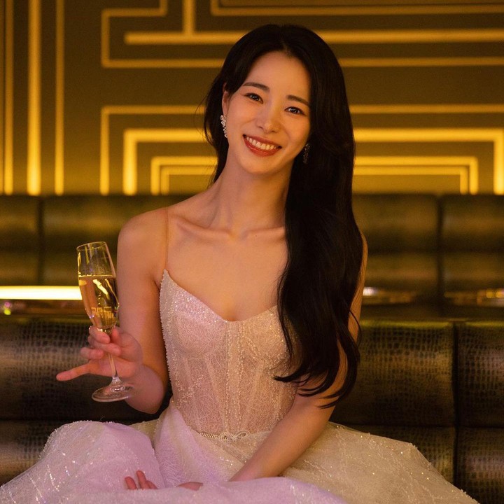<p>Baru-baru ini, Lim Ji Yeon membagikan momen spesialnya di media sosial ketika memenangkan salah satu nominasi di <em>Baeksang Arts Awards</em> 2023. (Foto: Instagram@limjjy2)</p>