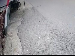 Terekam CCTV, Pemuda Rampas HP Bocah di Pondok Pesantren Bima