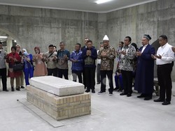 Waket DPR Rachmat Gobel Ziarah ke Makam Imam Bukhari di Uzbekistan