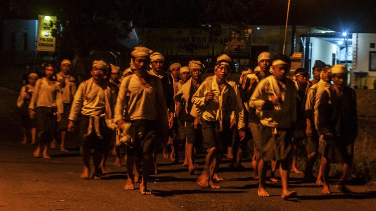 FOTO: Warga Badui Jalan Kaki Ratusan Kilometer Demi Tradisi Seba