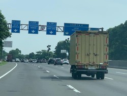 Arus Lalu Lintas Tol Cikampek Ramai Lancar Pagi Ini