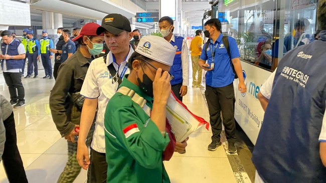 Athieva Ramza Zuhaira, mahasiswa Jawa Timur di Sudan mengaku tak bisa menikmati makanan secara teratur selama mengungsi di Sudan karena persediaan terbatas.