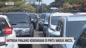 VIDEO: Antrean Panjang Kendaraan di Pintu Masuk Ancol