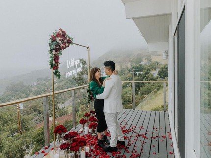 Romantis! 5 Potret Clarissa Tanoesoedibjo Dilamar Kekasih di LA Usai 10 Tahun Pacaran
