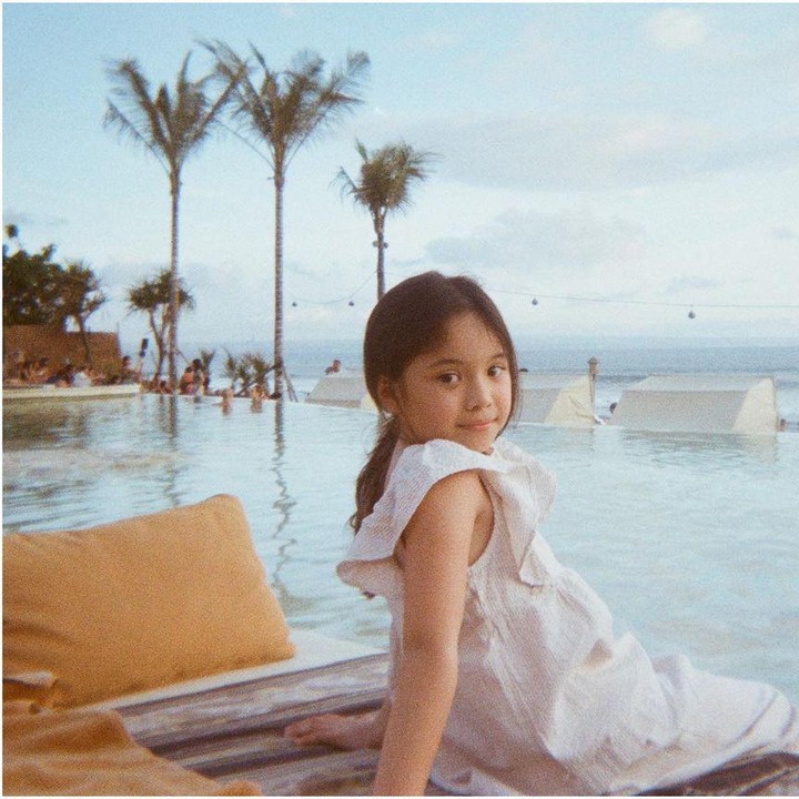 <p>Dari unggahan tersebut, Gempi memang terlihat senang menghabiskan waktu di pantai dan kolam renang, Bunda. Oleh karena itu, enggak heran jika kulit putihnya menjadi eksotis. Apa pun warna kulit Gempi, tetap cantik ya, Bunda? (Foto: Instagram @gadiiing)</p>