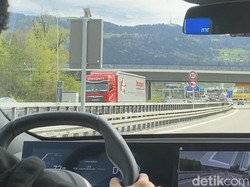 Jatuh Bangun Sopir Kejar Truknya yang Jalan Sendiri di Tol Kalikangkung