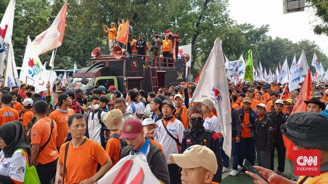 Seruan Buruh pada Hari Buruh Internasional: Tolak Eksploitasi Upah, Cabut UU Cipta Kerja yang Kontroversial