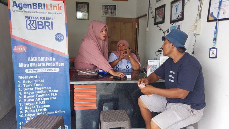 Periode hari libur diiringi dengan aktivitas perekonomian dan transaksi masyarakat.