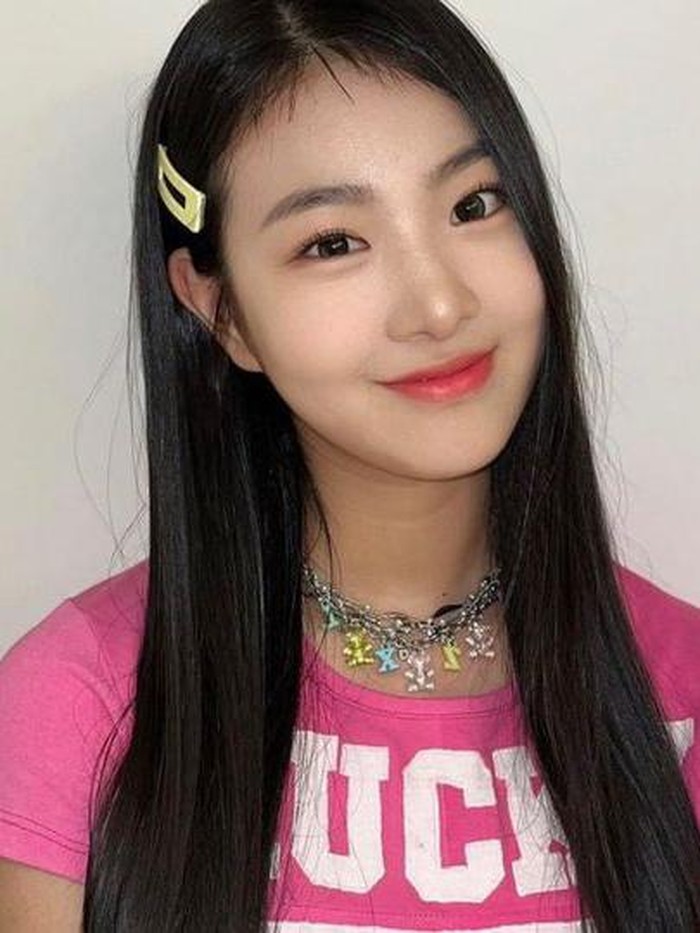 Aran sendiri lahir pada 11 Oktober 2004, dan baru saja lulus dari bangku SMA./ foto: instagram.com/fiftyfifty.aran