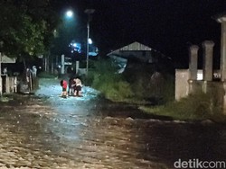 Jembatan di Cianjur Diterjang Banjir, Akses 2 Desa Terganggu