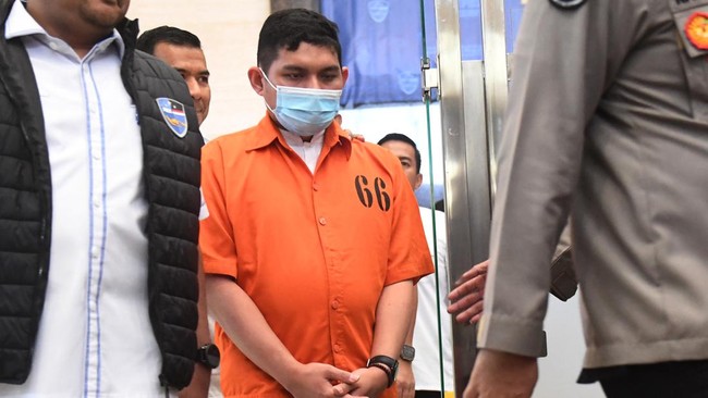 LBH PP Muhammadiyah menilai peneliti BRIN Thomas Djamaluddin seharusnya juga dijerat sebagai tersangka dalam kasus ujaran kebencian terhadap Muhammadiyah.