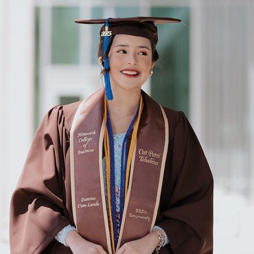 Lulus dari Universitas di Inggris, Beby Tsabina Raih Predikat Summa Cumlaude