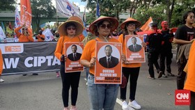 Aksi May Day Surabaya, Buruh Bawa Poster Bergambar Mahfud MD