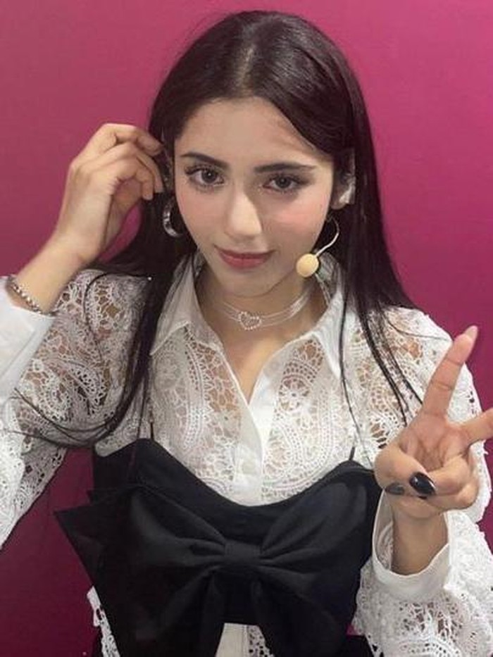 Perempuan yang akrab disapa Aami ini menguasai empat bahasa, yaitu Inggris, Korea, Hindi, dan Malayalam, salah satu bahasa paling kuno di India./ foto: instagram.com/x.in_official