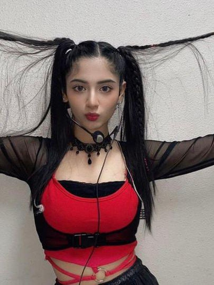 Ia merupakan anggota paling muda, dan yang terakhir bergabung ke X:IN, grup di bawah naungan Escrow Entertainment./ foto: instagram.com/x.in_official