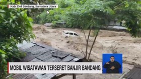 VIDEO: Mobil Wisatawan Terseret Banjir Bandang