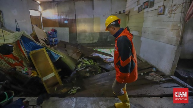 Banjir bandang menerjang Desa Martelu dan Desa Sala Bulan di Kecamatan Sibolangit, Kabupaten Deliserdang, Sumatera Utara (Sumut).