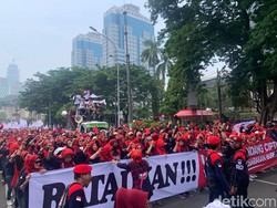 Massa Buruh May Day Mulai Berdatangan di Kawasan Patung Kuda